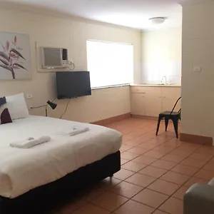 https://lake-central-cairns-hotel.queenslandhotels.net